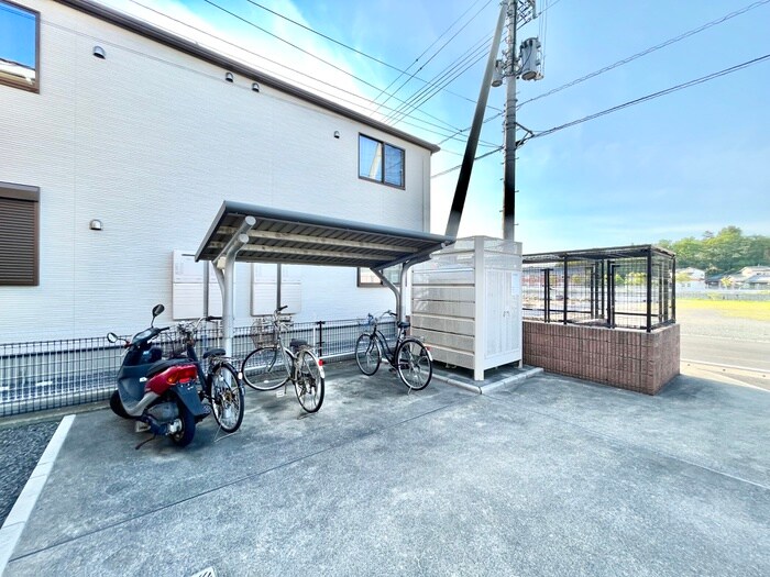物件外観写真3　(駐輪場)