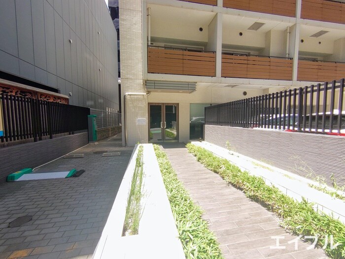 物件外観写真2　(エントランス部分)