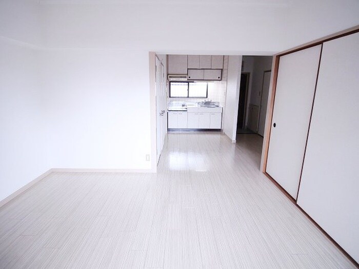 物件内観写真4　(居室)