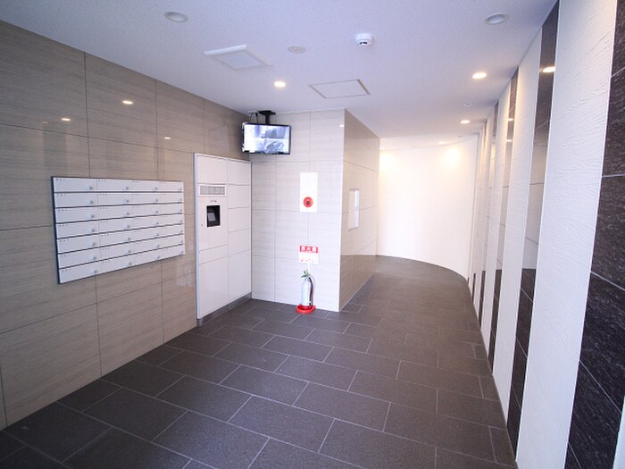 物件外観写真3　(エントランス部分)