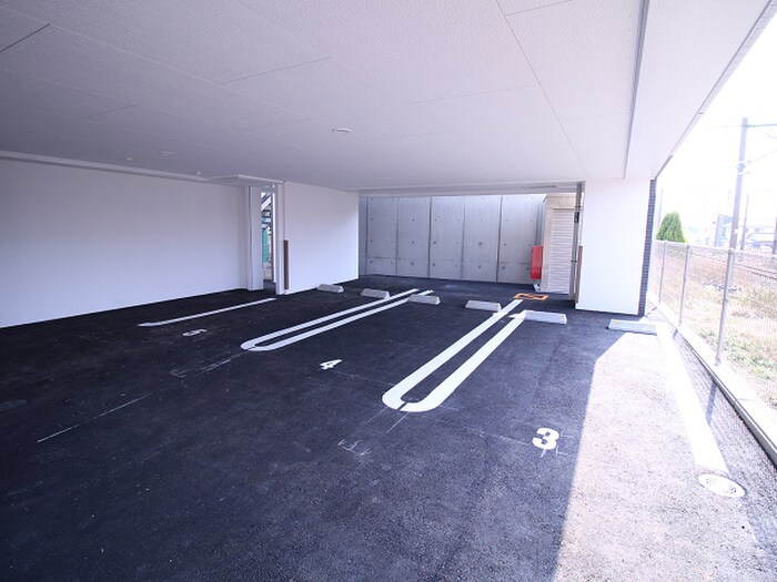 物件外観写真5　(駐車場)