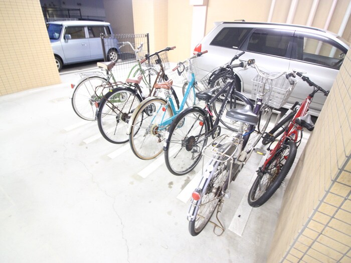 物件外観写真3　(駐輪場)