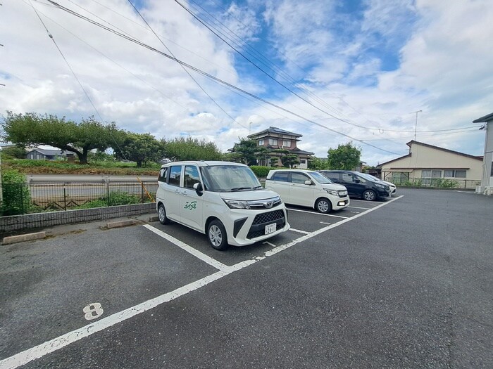 物件外観写真5　(駐車場)