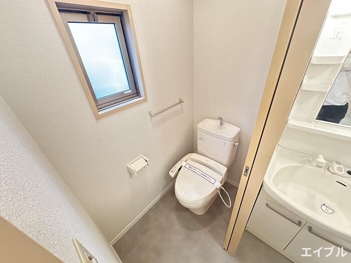 物件内観写真8　(トイレ)