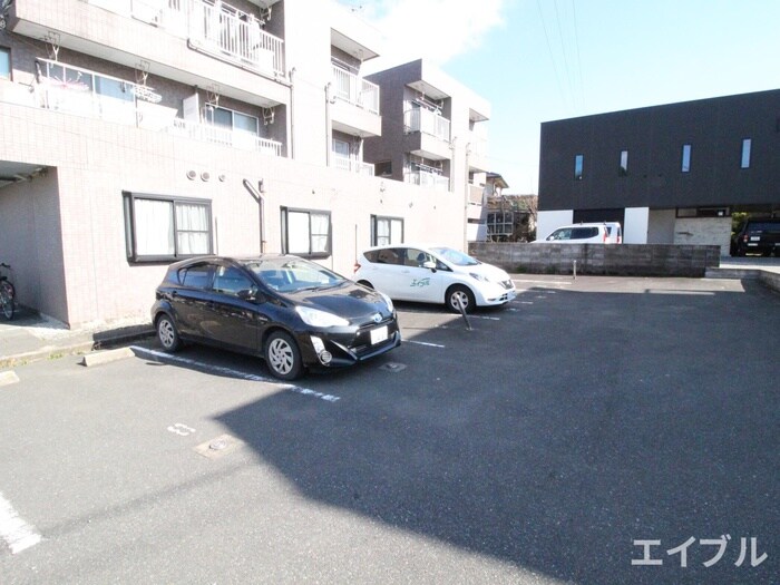 物件外観写真2　(駐車場)