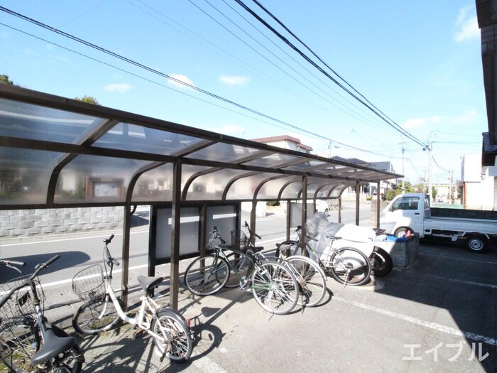 物件外観写真3　(駐輪場)