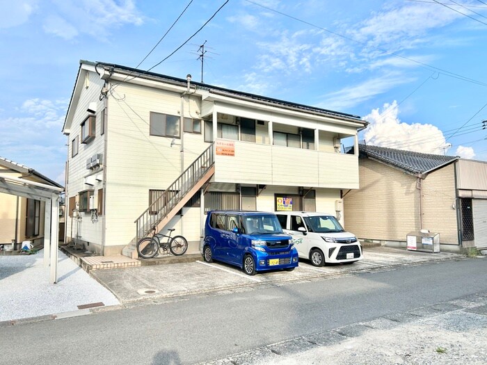 物件外観写真2　(駐車場)