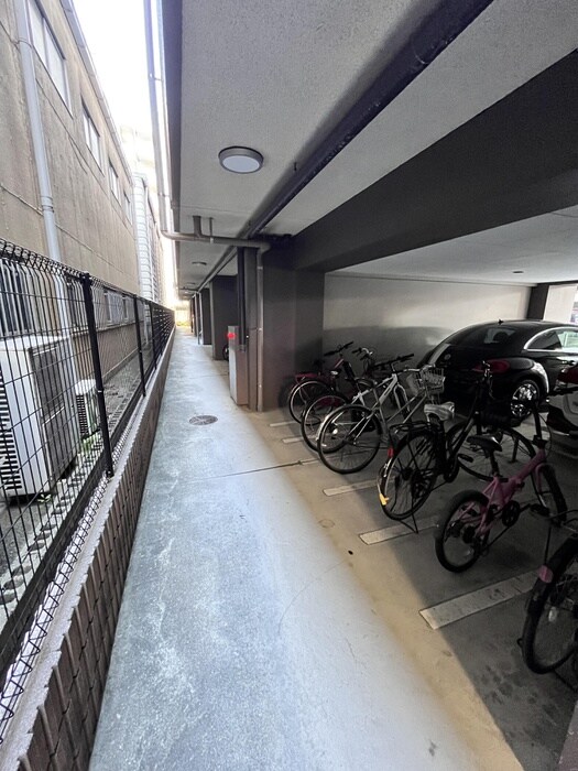 物件外観写真2　(駐輪場)
