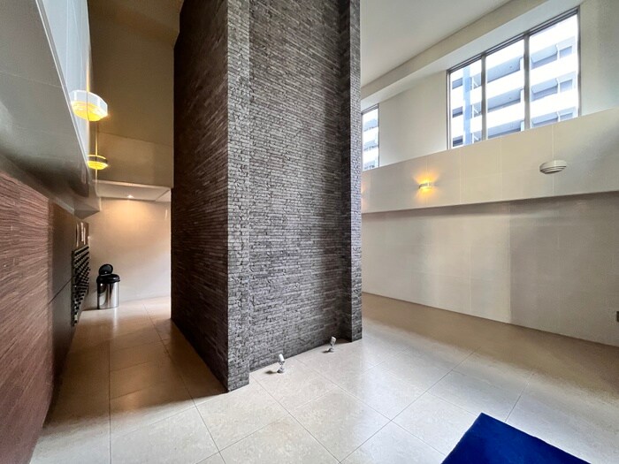 物件外観写真5　(エントランス部分)