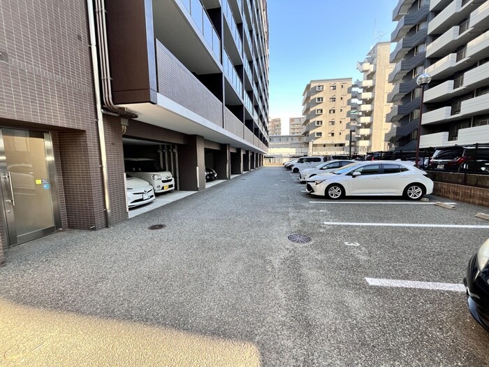 物件外観写真6　(駐車場)