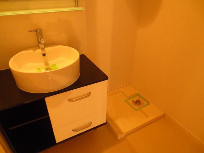 物件内観写真12　(洗濯機置場)