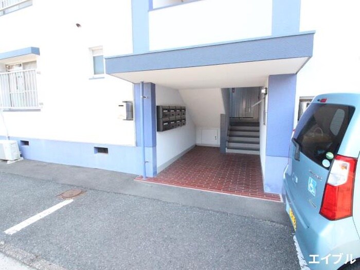 物件外観写真3　(エントランス部分)