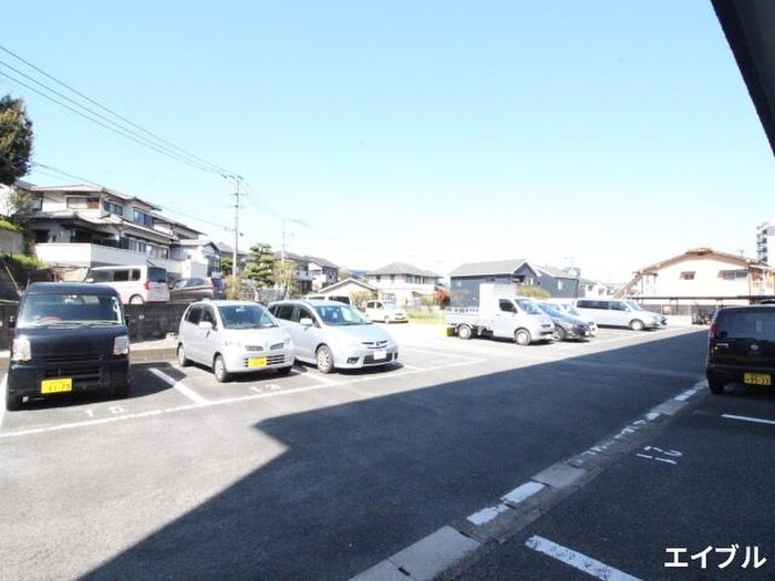 物件外観写真4　(駐車場)