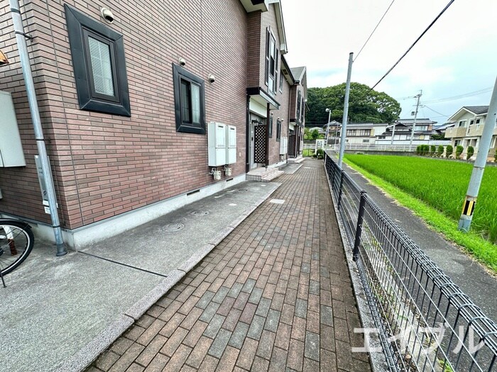 物件外観写真2　(エントランス部分)