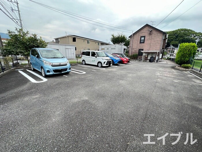 物件外観写真3　(駐車場)