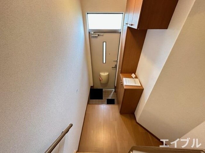 物件内観写真13　(玄関)