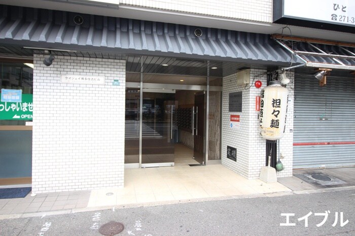 物件外観写真2　(エントランス部分)