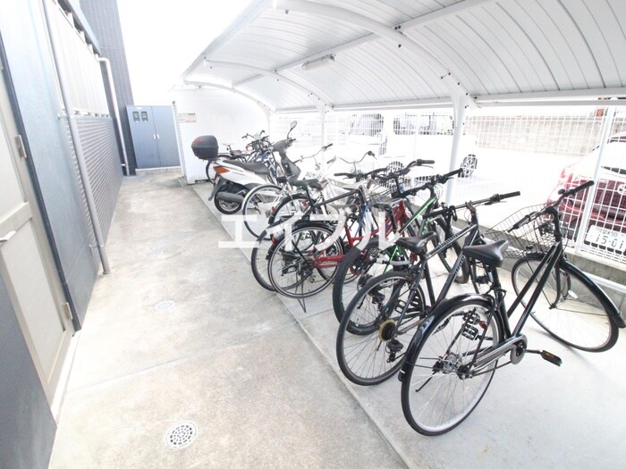 物件外観写真2　(駐輪場)