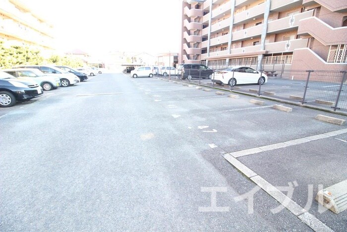 物件外観写真4　(駐車場)
