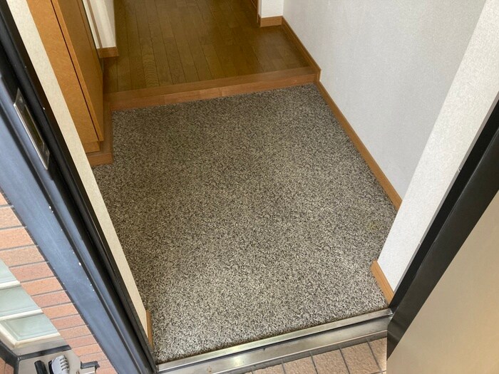 物件内観写真16　(玄関)