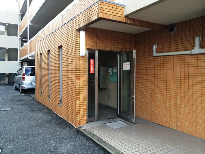 物件外観写真4　(エントランス部分)