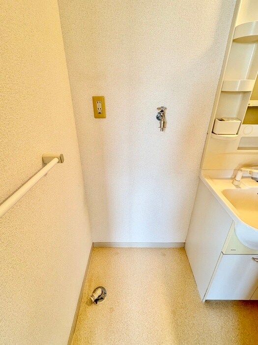 物件内観写真16　(洗濯機置場)