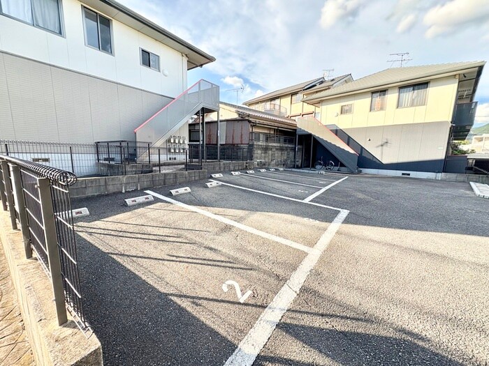 物件外観写真3　(駐車場)