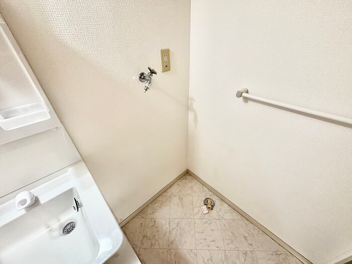 物件内観写真15　(洗濯機置場)