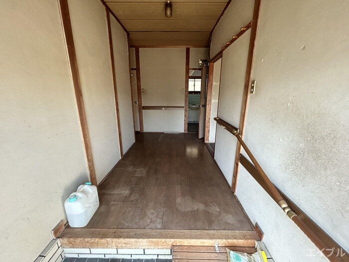物件内観写真13　(玄関)