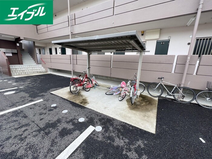 物件外観写真3　(駐輪場)
