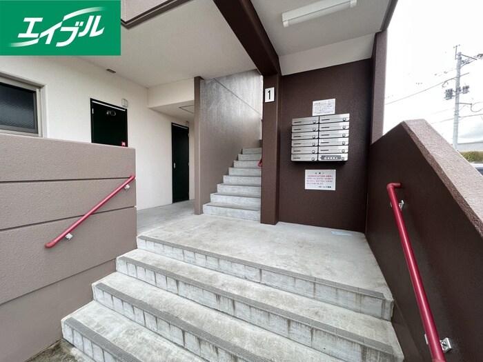 物件外観写真4　(エントランス部分)