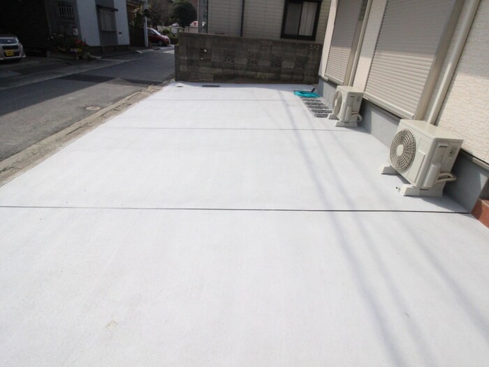 物件外観写真3　(駐車場)