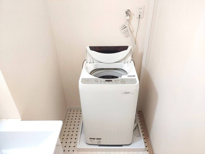 物件内観写真16　(洗濯機置場)