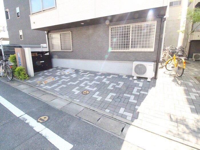 物件外観写真2　(駐車場)