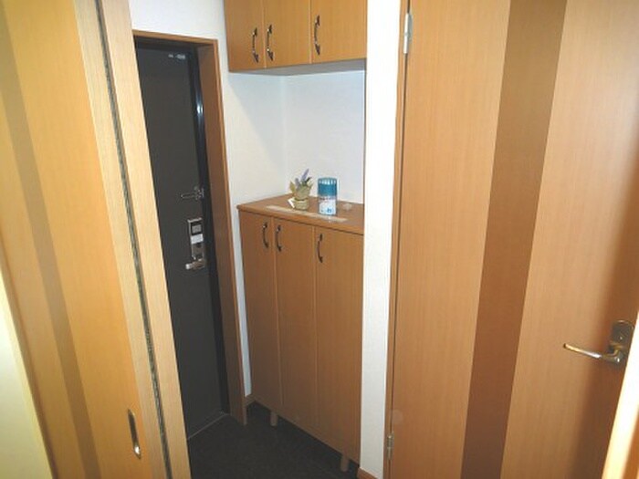 物件内観写真7　(玄関)