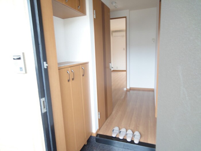 物件内観写真10　(玄関)