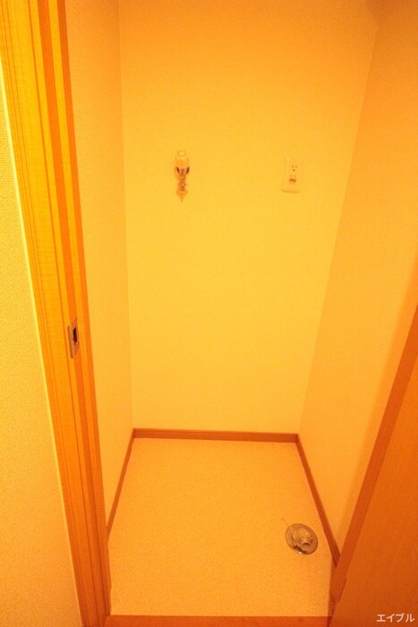 物件内観写真13　(洗濯機置場)