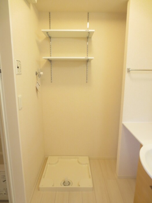 物件内観写真14　(洗濯機置場)