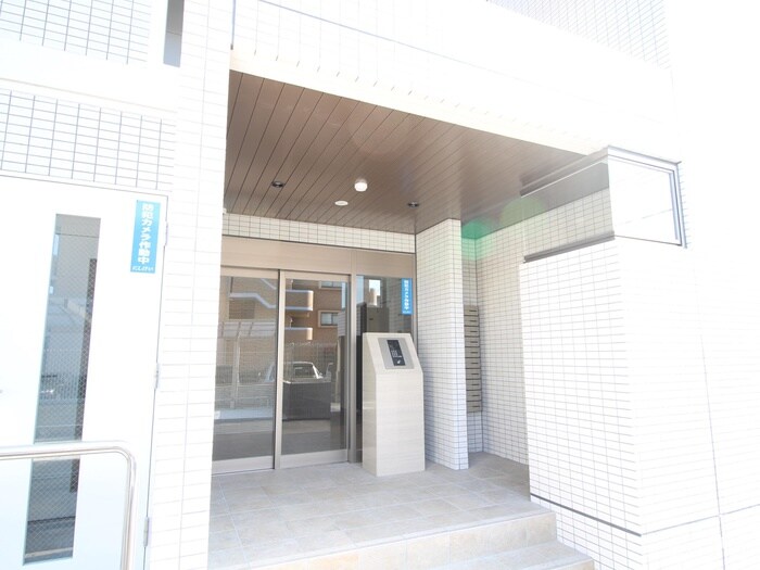 物件外観写真2　(エントランス部分)