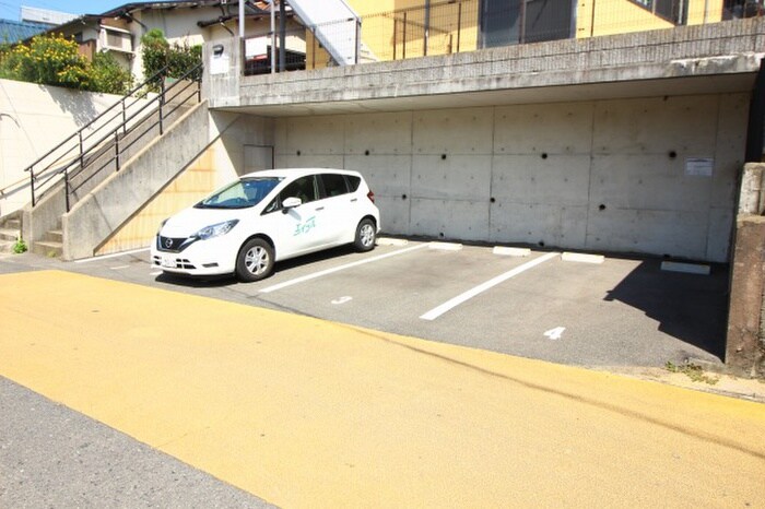 物件外観写真3　(駐車場)