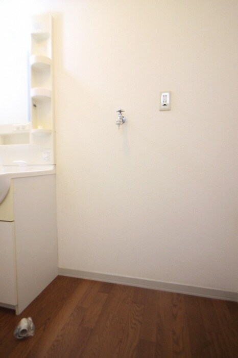 物件内観写真11　(洗濯機置場)