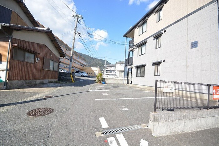 物件外観写真2　(駐車場)