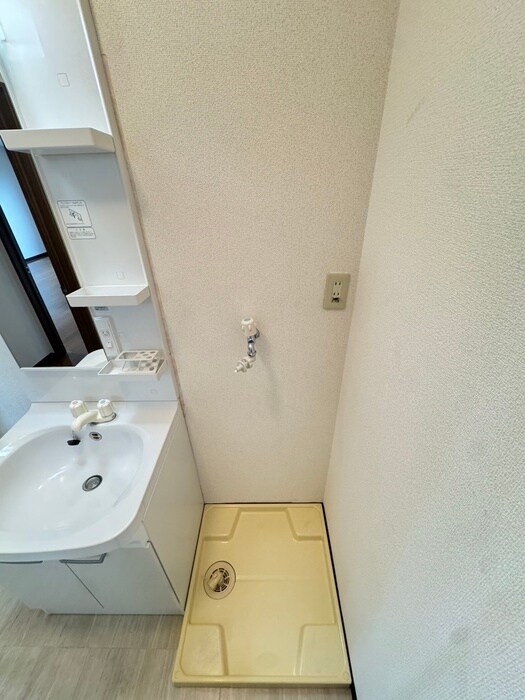 物件内観写真15　(洗濯機置場)