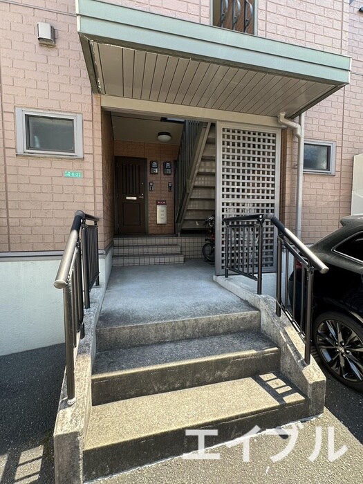 物件外観写真2　(エントランス部分)