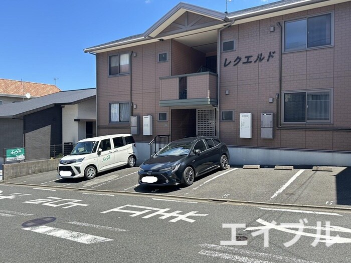 物件外観写真3　(駐車場)