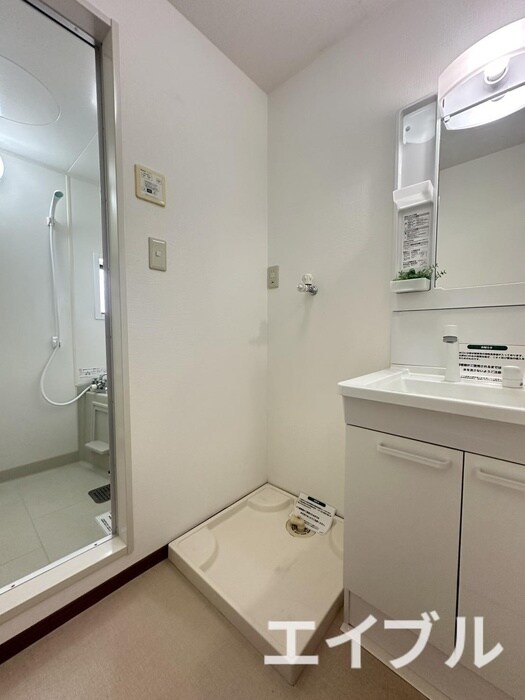 物件内観写真10　(洗濯機置場)