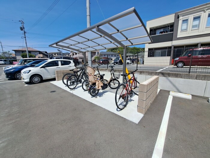 物件外観写真3　(駐輪場)