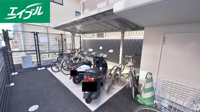 物件外観写真3　(駐輪場)