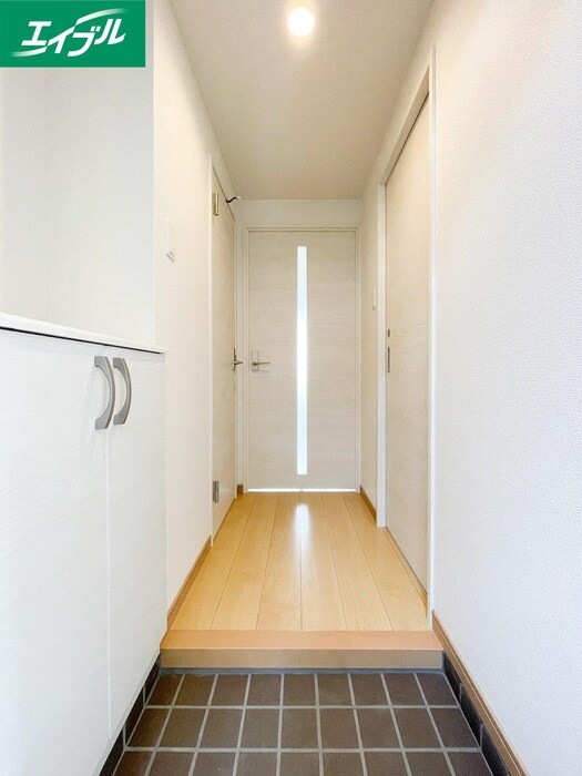 物件内観写真13　(玄関)