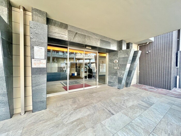 物件外観写真2　(エントランス部分)